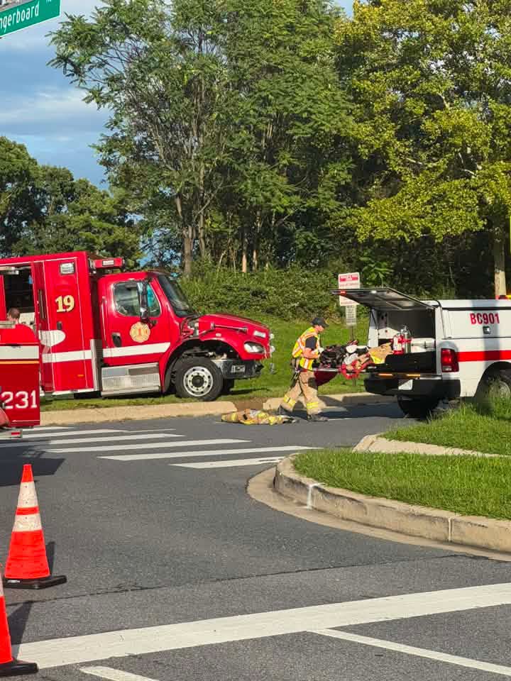 Photo from: VEHICLE ACCIDENT - BLS, FINGERBOARD RD / CAMPUS DR (URBANA). Photo: Amy Nagy.