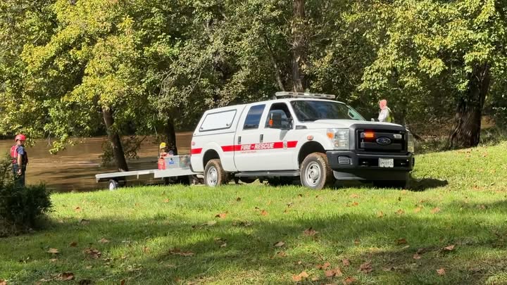 RIVER RESCUE, MONOCACY RIVER / REICHS FORD RD. Photo credit: Frederick Scanner Staff.